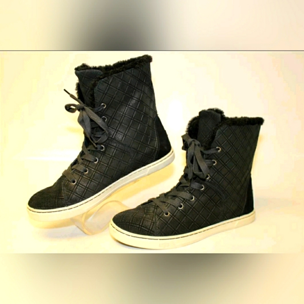 NEW UGG Australia Croft Double Diamond Womens 9 40 or Men 7.5 Suede Sheepskin